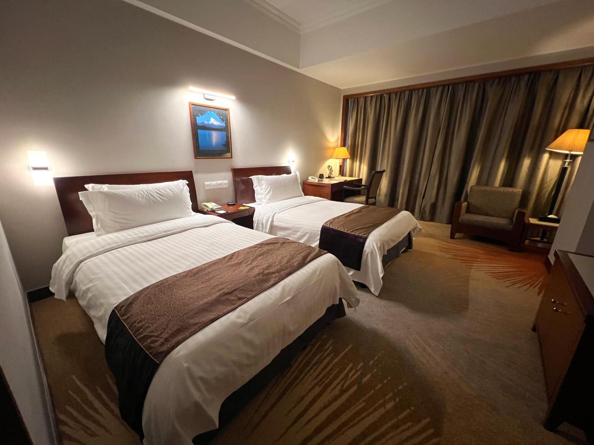Baolong Hotel Shanghai Exterior photo