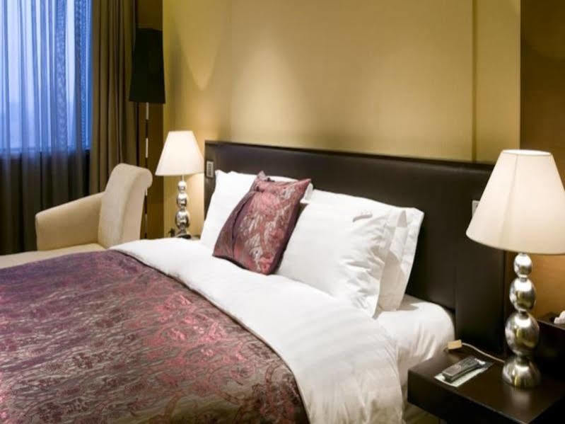 Baolong Hotel Shanghai Exterior photo